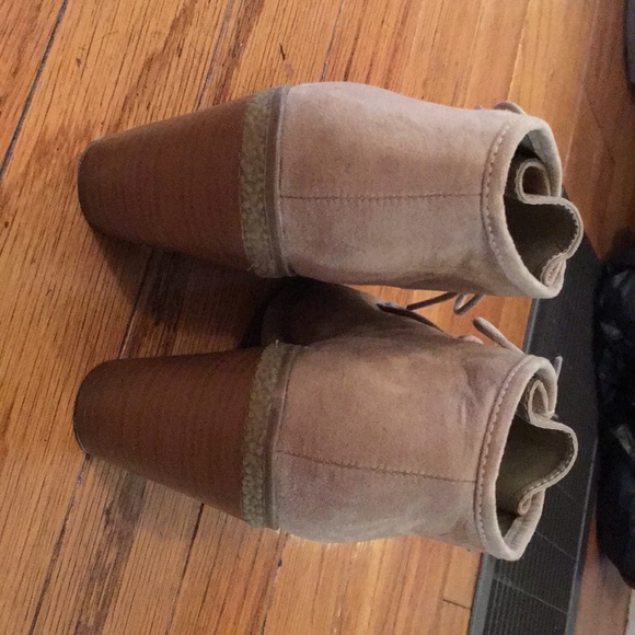 American Eagle Outfitters tan lace up booties - Picture 5 of 6